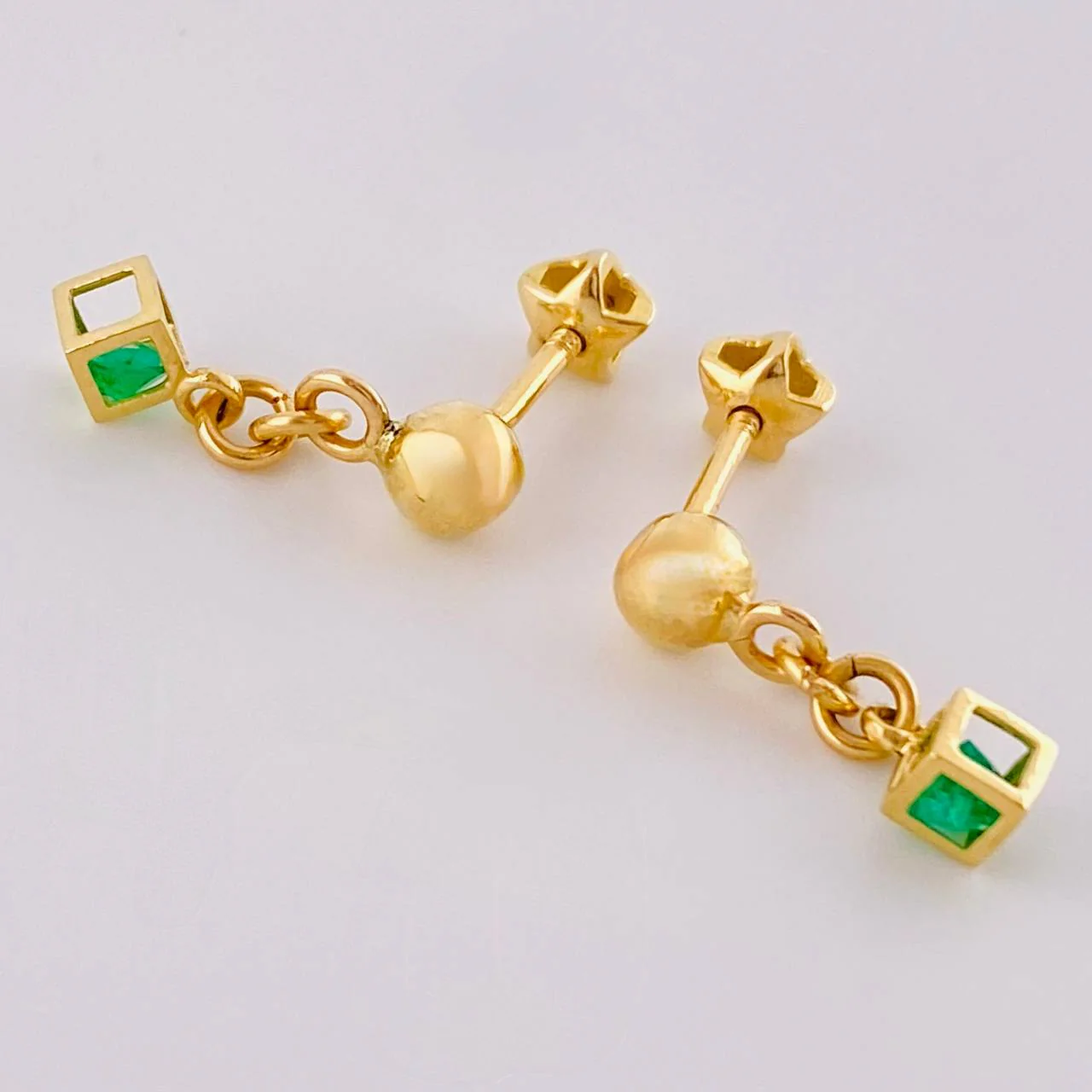 Topos Cubo Esmeralda 15Pts 1.5 g / 1.4 cm Oro Amarillo 18K - Image 2