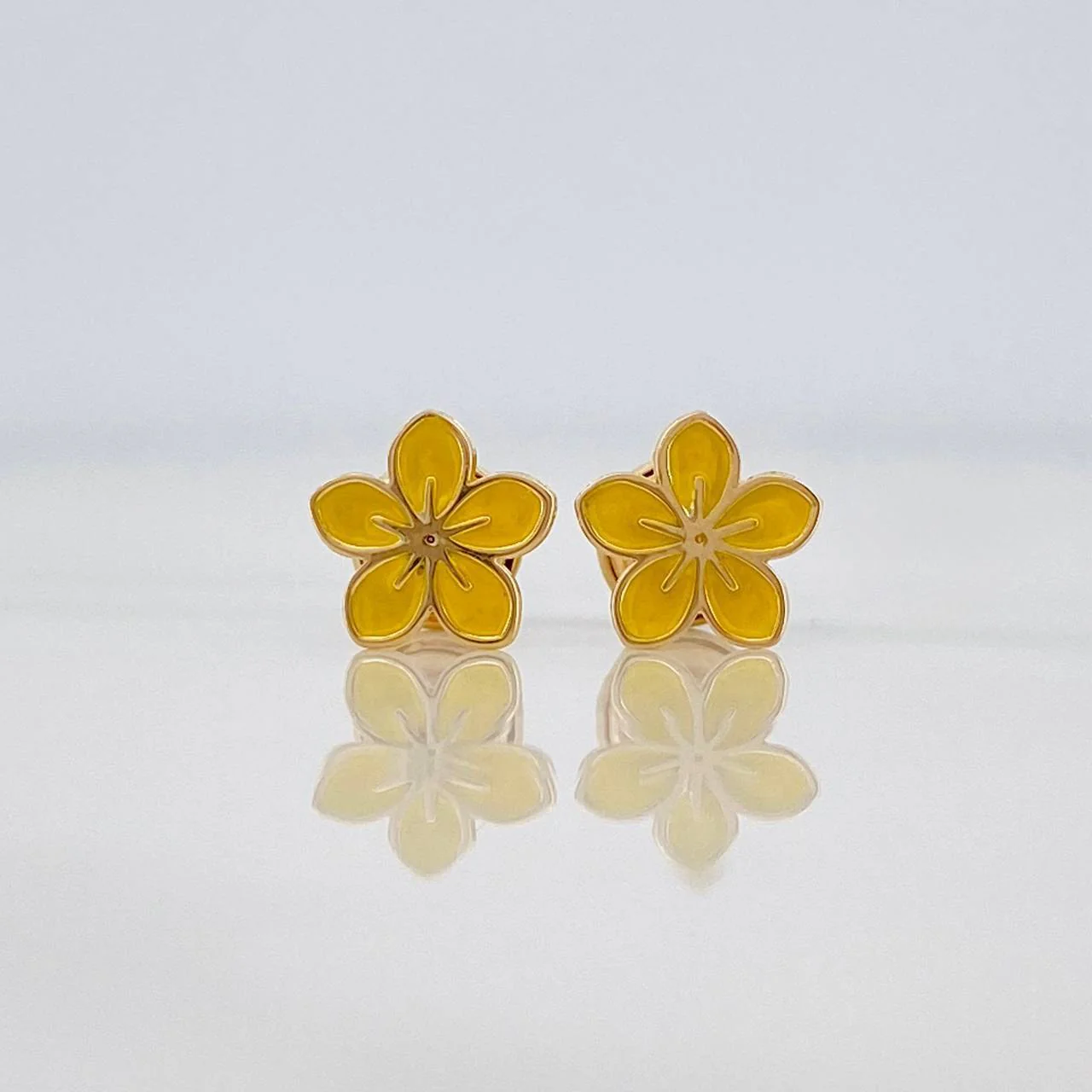 Topos Flor 0.7 g / 7.4 mm Oro Amarillo 18K