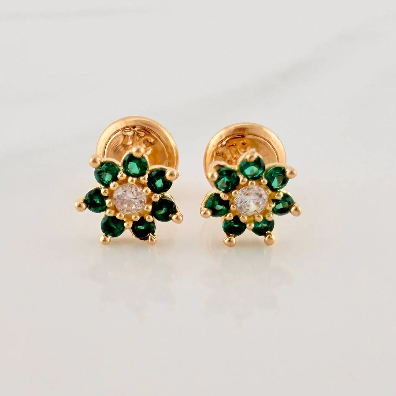 Topos Flor 0.85gr / 4.7mm Oro Amarillo 18K &