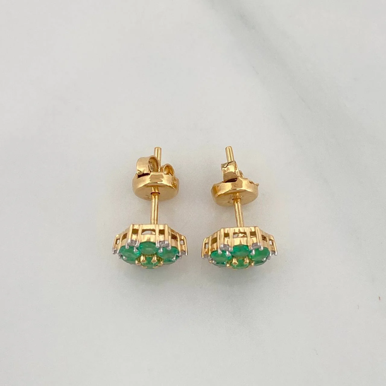 Topos Flor 14 Esmeraldas 62Pts 12 Diamantes 07Pts 2.2 g / 7.5 mm  Dos Oros Amarillo Blanco 18K - Image 3