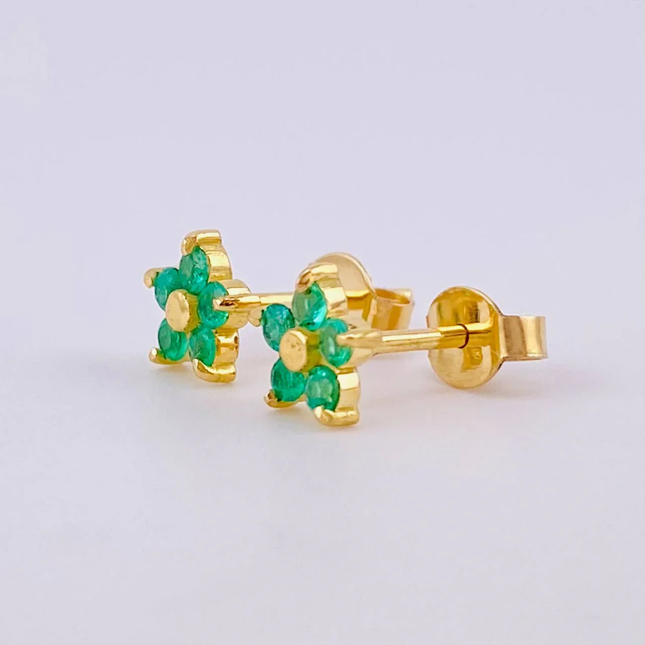 Topos Flor 5 Petalos Esmeraldas 15Pts 1.15 g / 5.45 mm Oro Amarillo 18K - Image 2