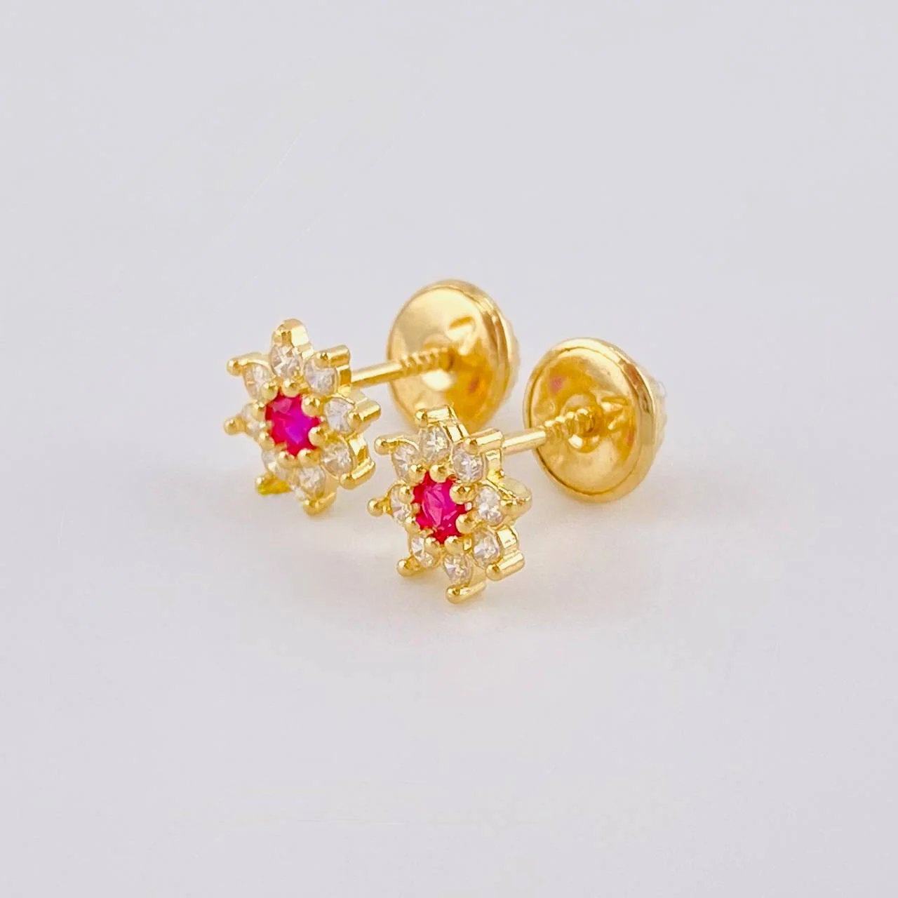 Topos Flor Estrellada 0.85 g / 6 mm Oro Amarillo 18K - Image 3