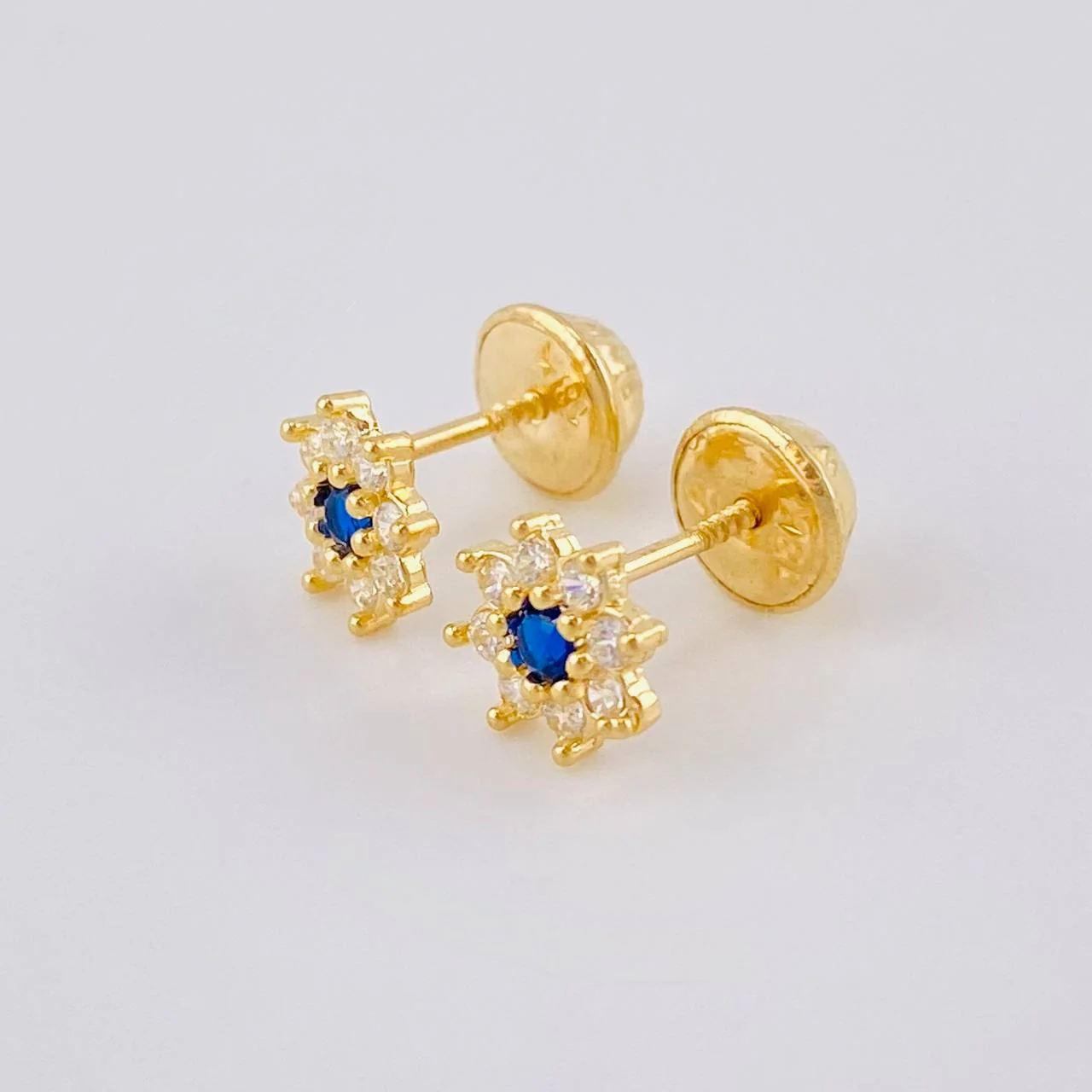 Topos Flor Estrellada 0.85 g / 6 mm Oro Amarillo 18K - Image 3