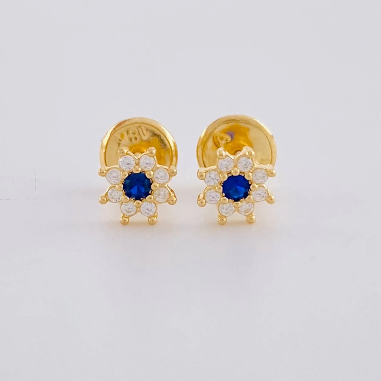 Topos Flor Ocho Petalos 0.6 g / 5.4 mm Oro Amarillo 18K