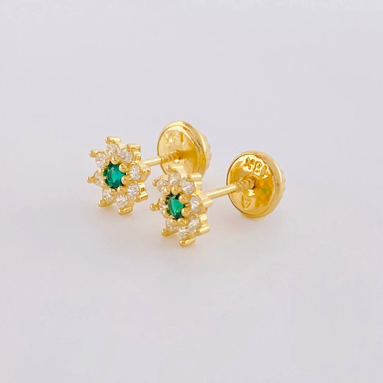 Topos Flor Ocho Petalos 0.85 g / 6.6 mm Oro Amarillo 18K - Image 2