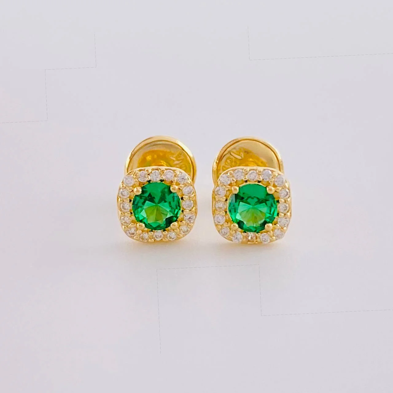 Topos Halo Puntas Ovaladas 0.85g / 5.6mm Oro Amarillo 18K