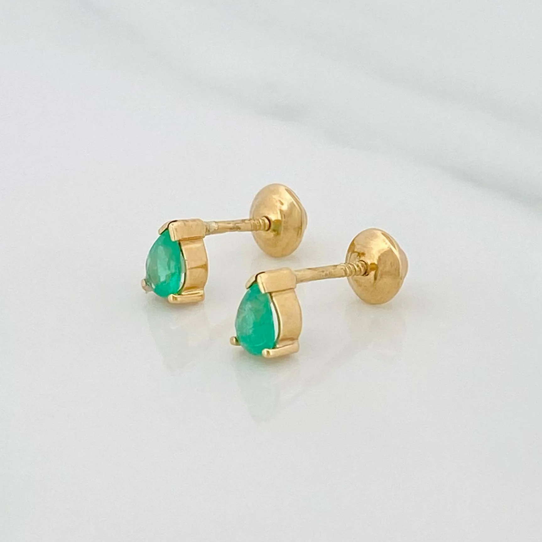 Topos Lagrima esmeralda 0.19pts Esmeralda 1pts 0.8g / 3.82mm Oro Amarillo 18K - Image 3
