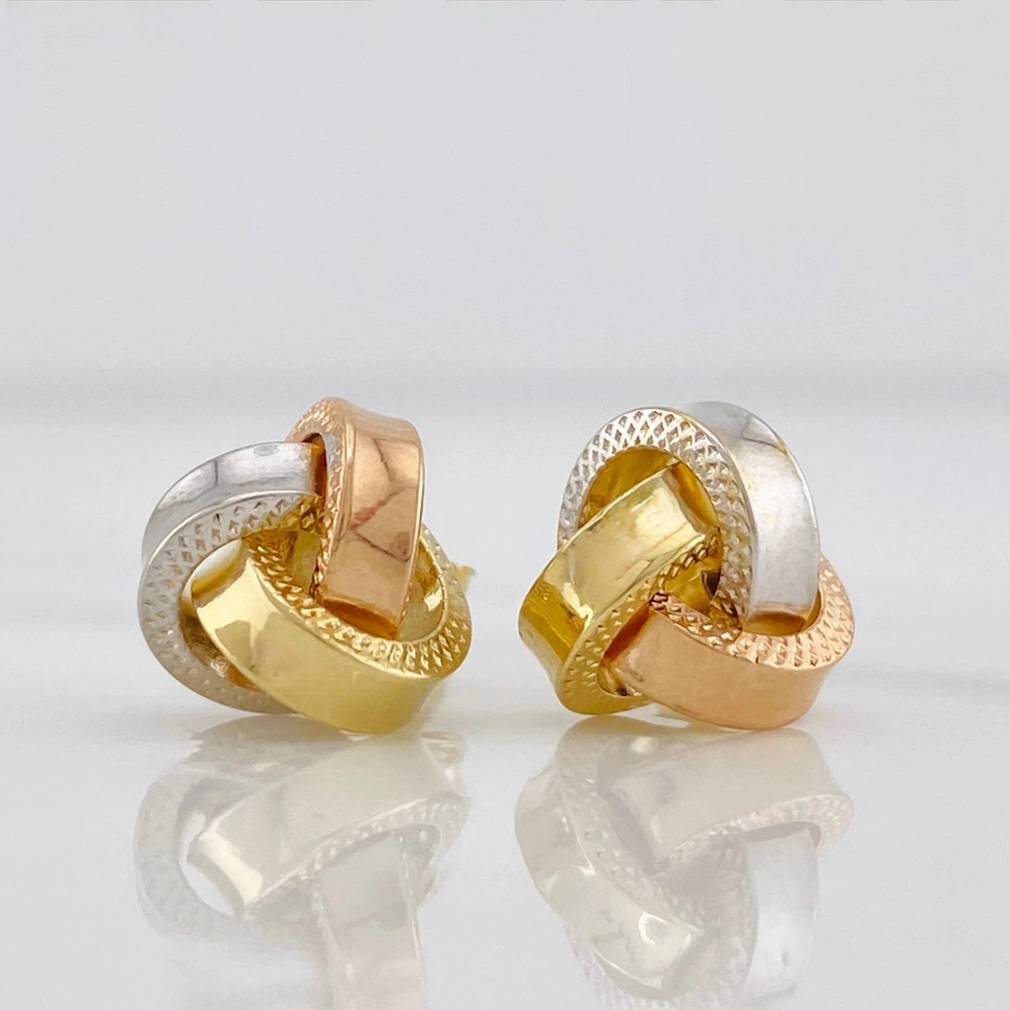 Topos Nudo 1.2g / 4.5mm Tres Oros 18K