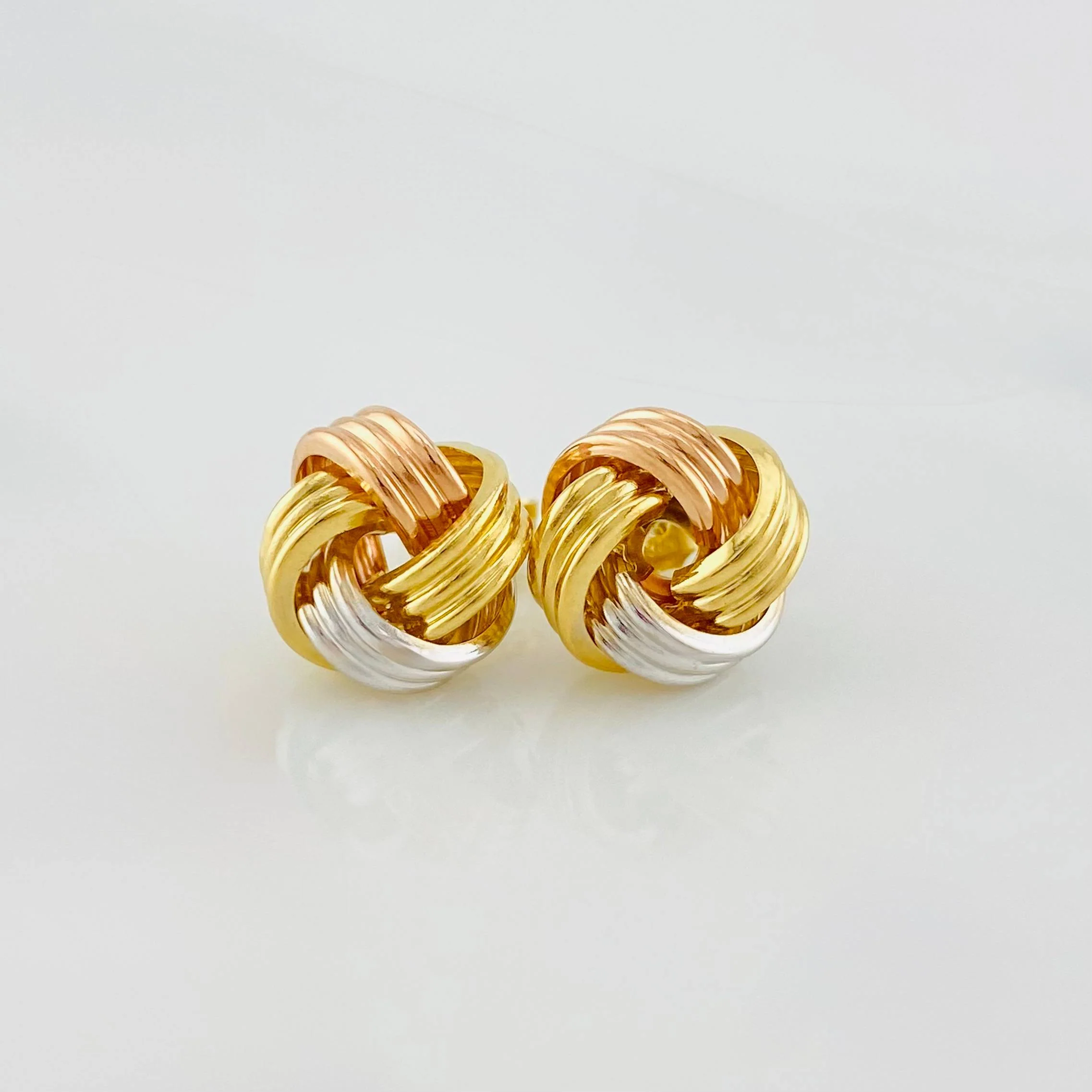 Topos Nudo 2.55g / 10.8mm Tres Oros 18K