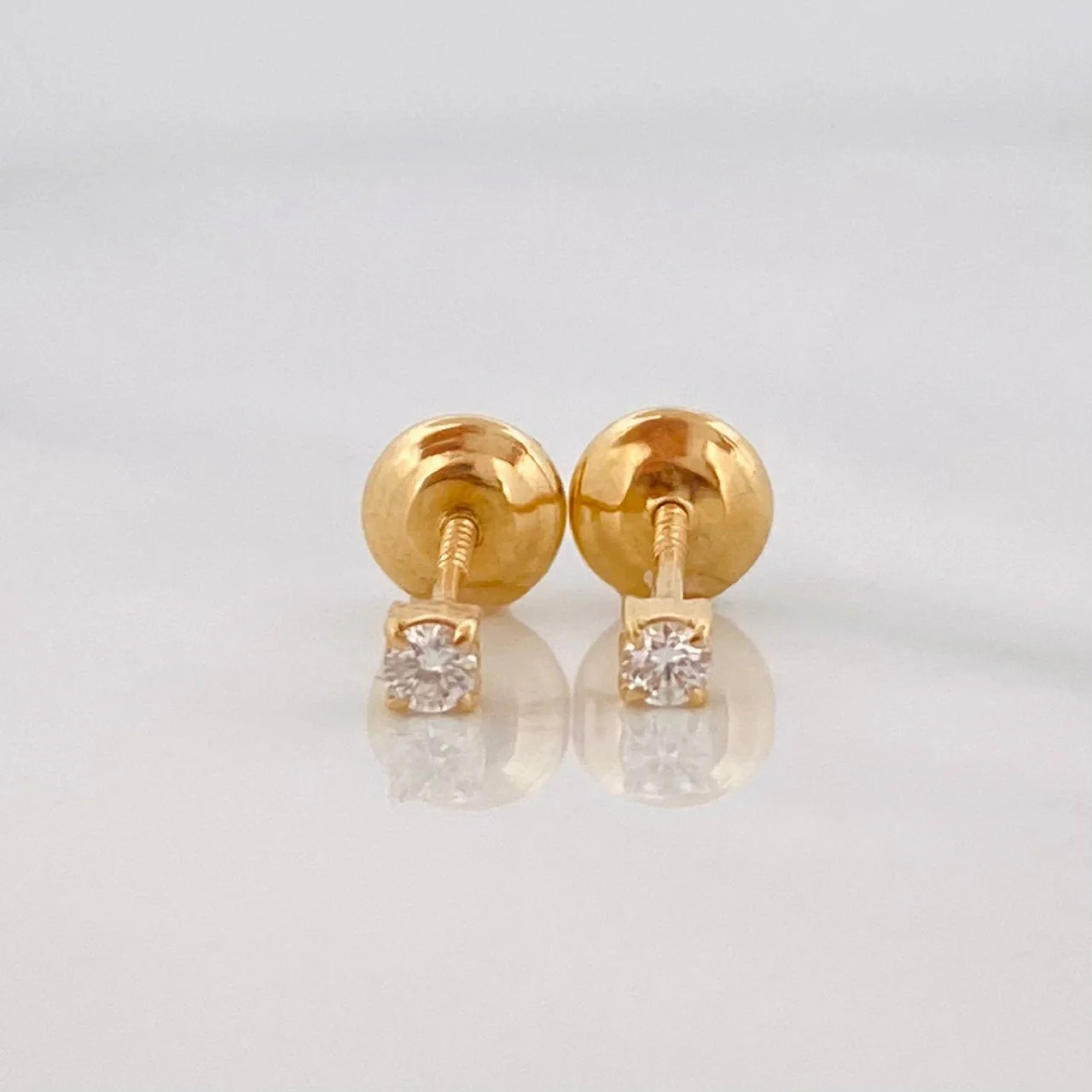 Topos Punto Diamante 0.06 Pts 0.5 g / 1.9 mm Oro Amarillo 18K