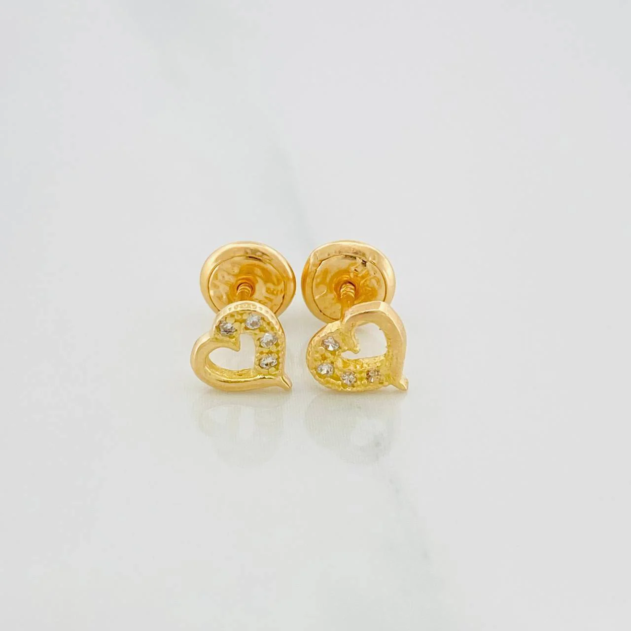 Topos Silueta Corazón 0.85 g / 5.7 mm Oro Amarillo 18K