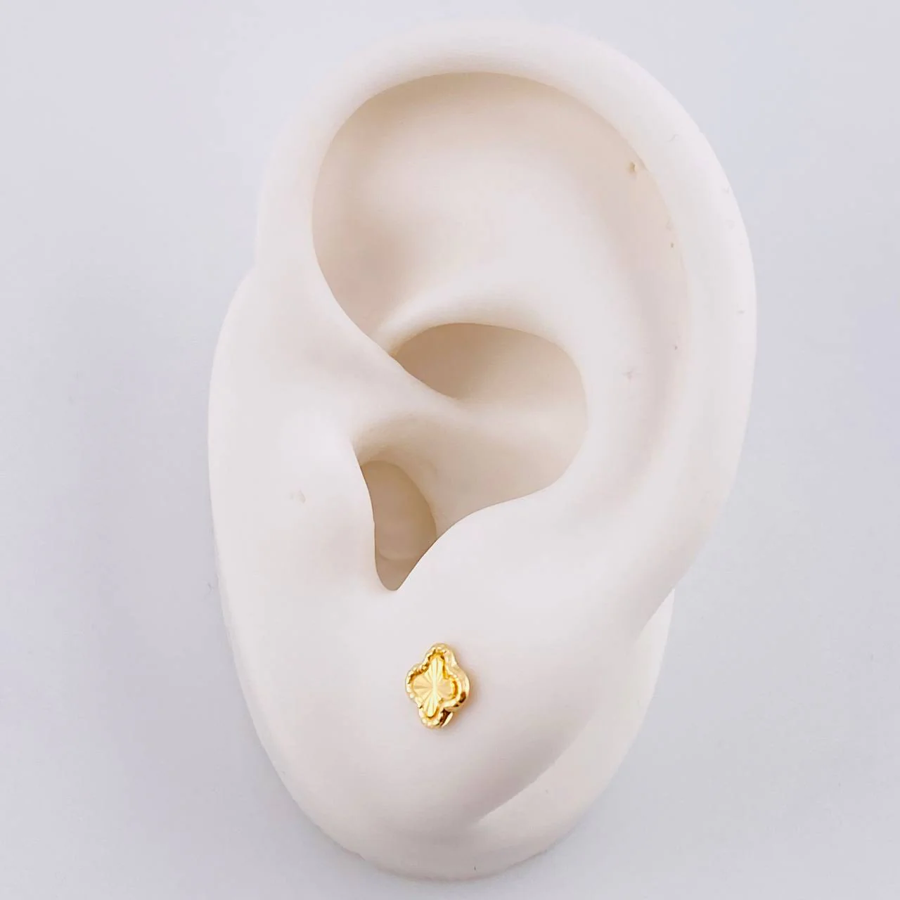 Topos Trebol 0.4 g / 5.1 mm Oro Amarillo 18K - Image 4