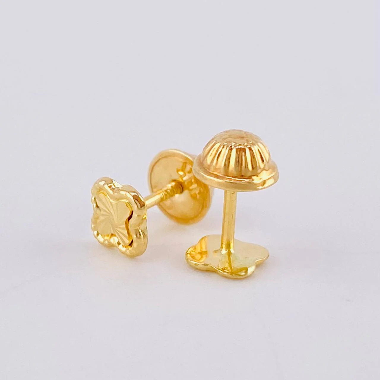 Topos Trebol 0.4 g / 5.1 mm Oro Amarillo 18K - Image 3
