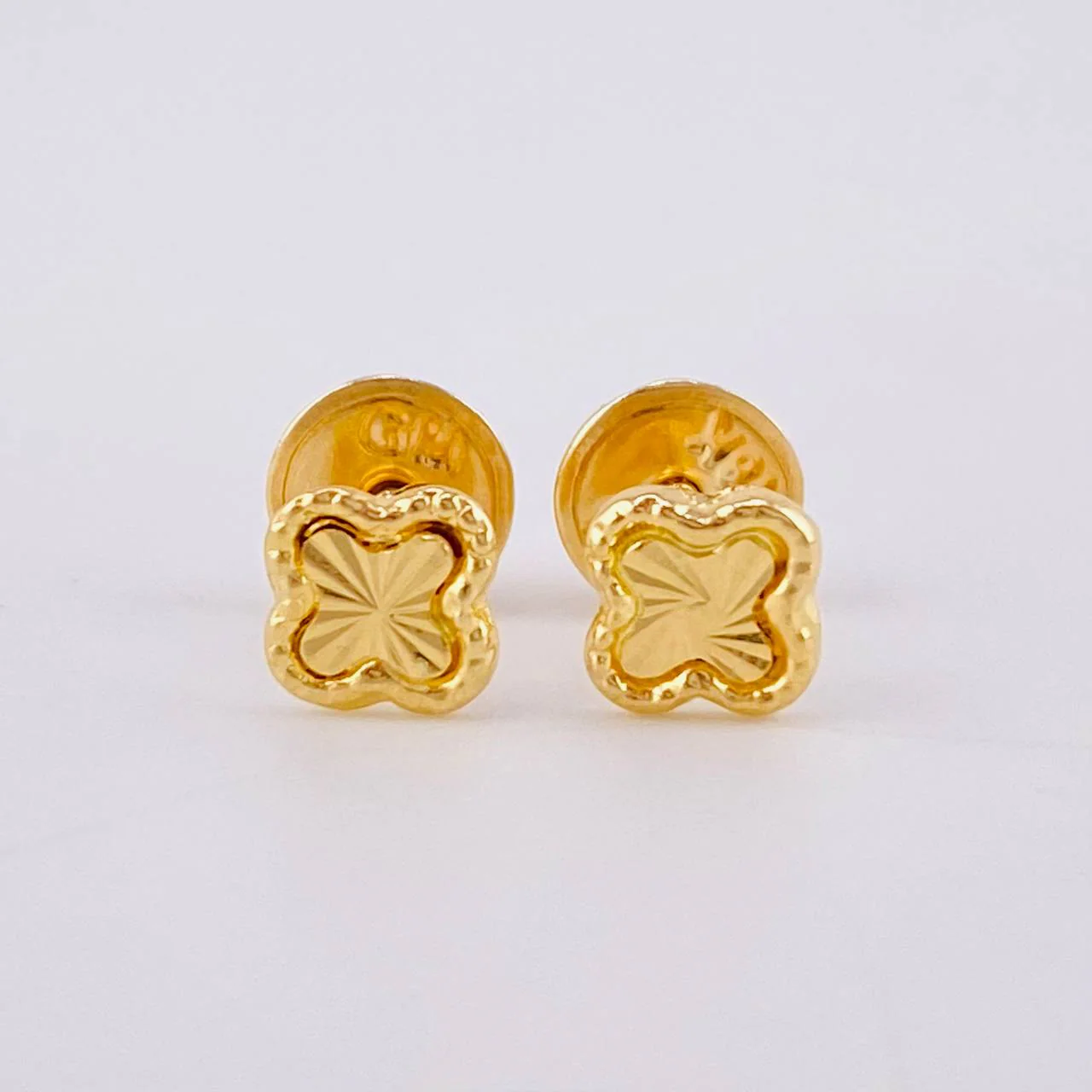 Topos Trebol 0.5 g / 6.3 mm Oro Amarillo 18K