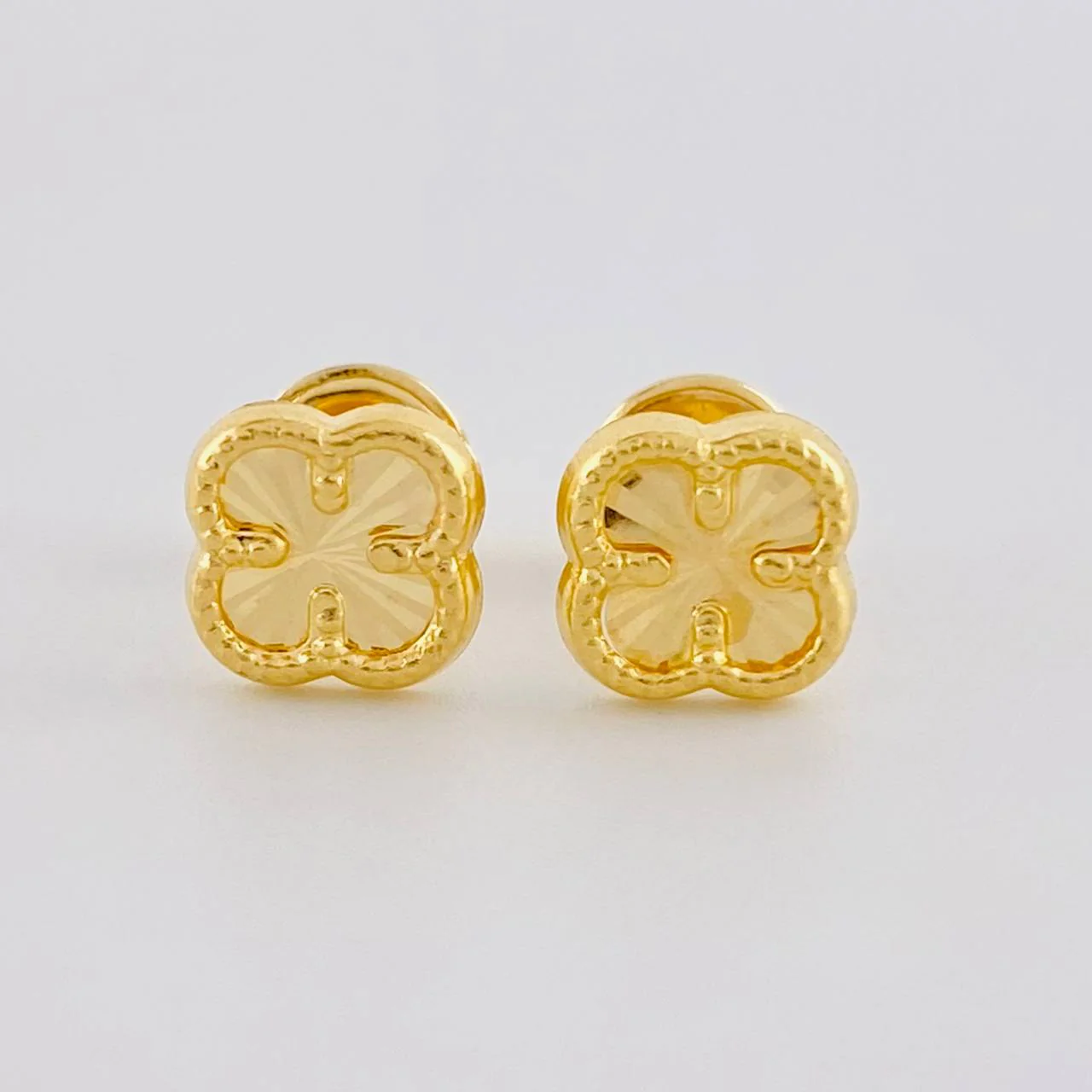 Topos Trebol 0.55 g / 6.95 mm Oro Amarillo 18K