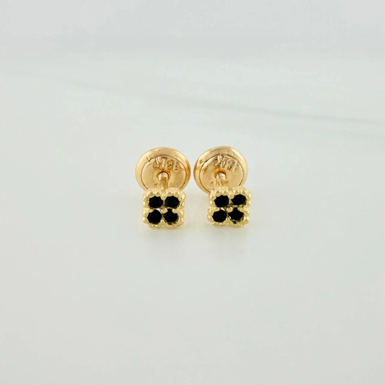 Topos Trebol 0.65gr / 3.7mm Oro Amarillo 18K &