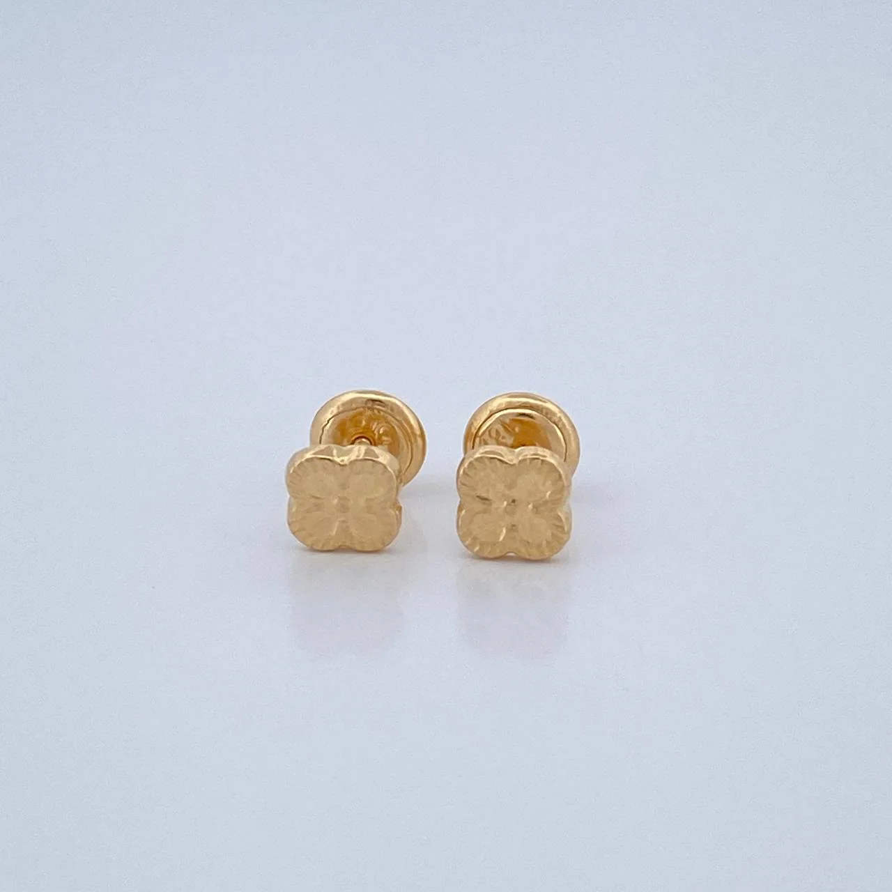 Topos Trebol 0.6gr / 6.11mm Oro Amarillo 18K &