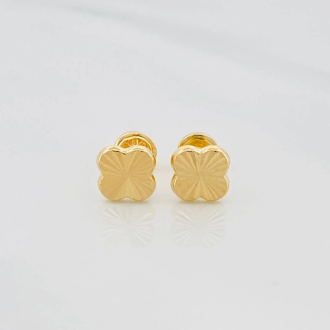 Topos Trebol 0.75 g / 8 mm Oro Amarillo 18K