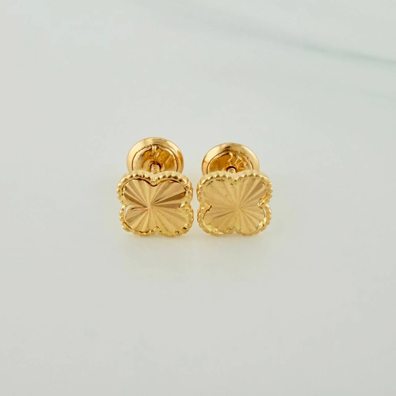 Topos Trebol 0.9gr / 6.6mm Oro Amarillo 18K &