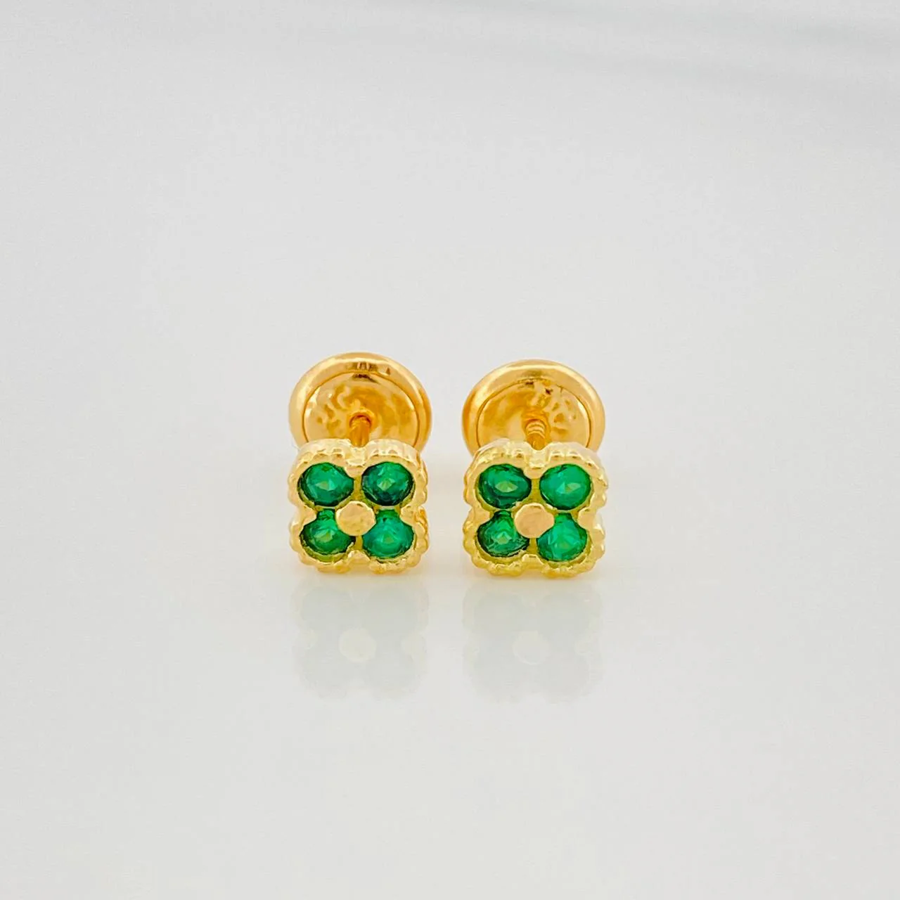 Topos Trebol 1.1 g / 5 mm Oro Amarillo 18K