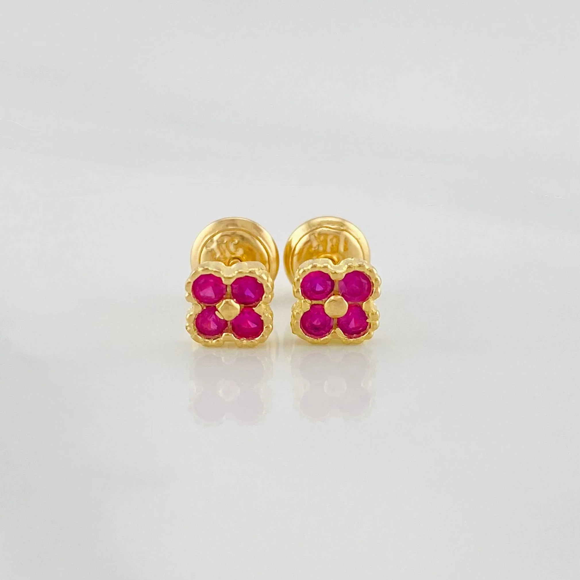 Topos Trebol 1.15 g / 5 mm Oro Amarillo 18K