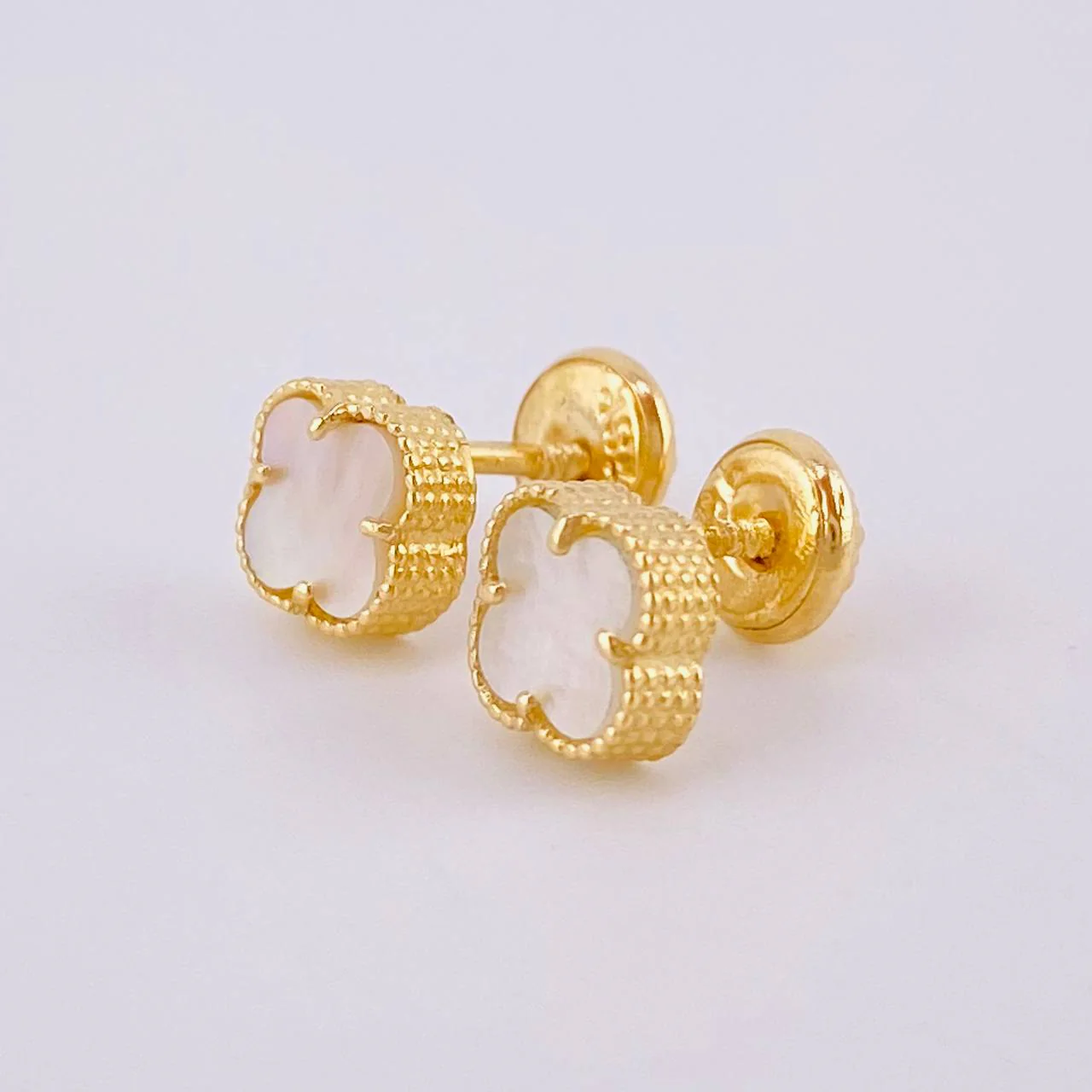 Topos Trebol Blanco 1.3 g / 6.1 mm Oro Amarillo 18K - Image 2