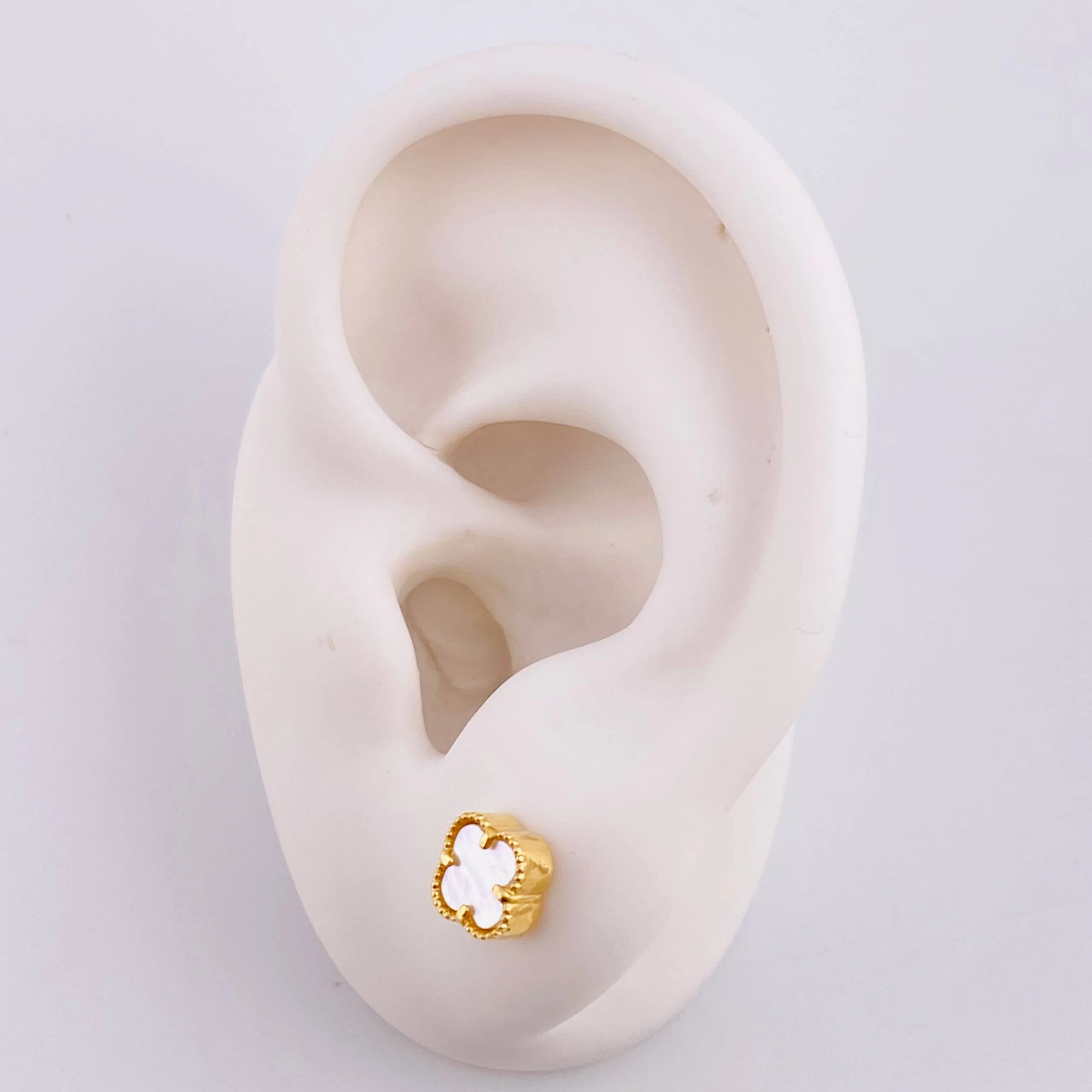 Topos Trebol Blanco 1.75 g / 6.4 mm Oro Amarillo 18K - Image 4