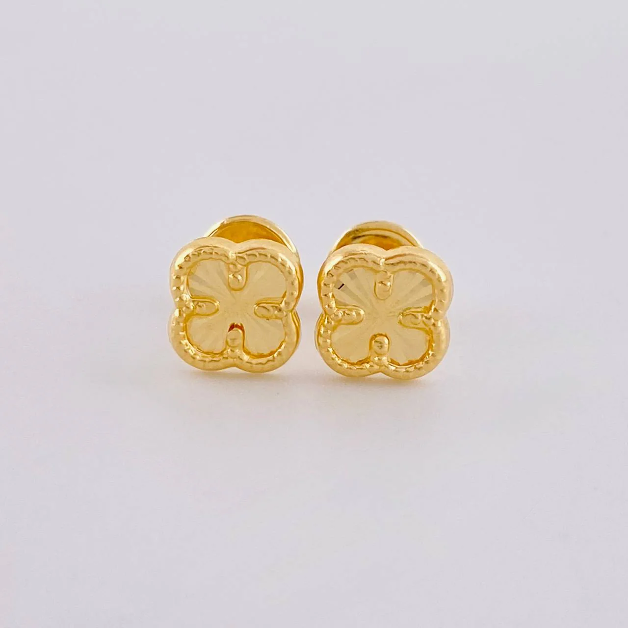 Topos Trebol Diamantado 0.6 g / 7.7 mm Oro Amarillo 18K