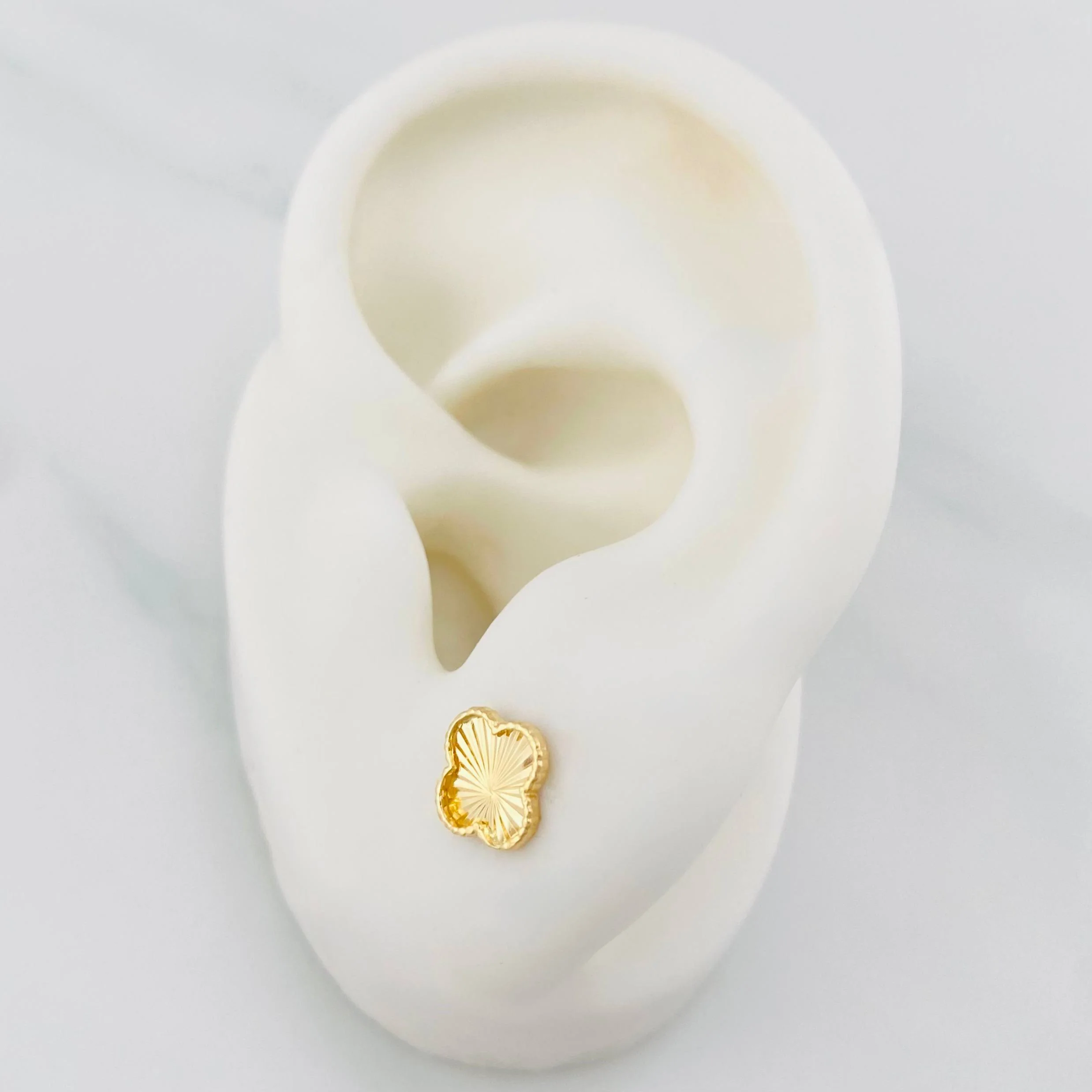 Topos Trébol Diamantado 0.95 g / 6.74 mm Oro Amarillo 18K - Image 4