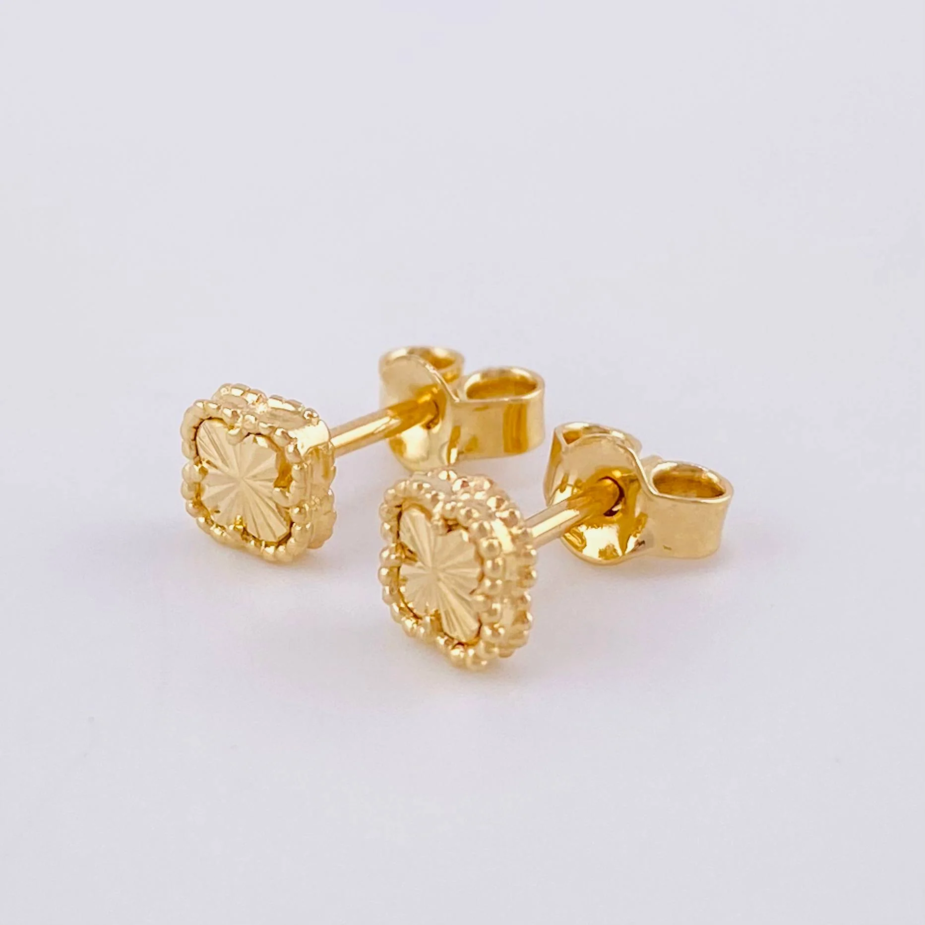 Topos Trebol Diamantado 1.25 g / 5.1 mm Oro Amarillo 18K - Image 2