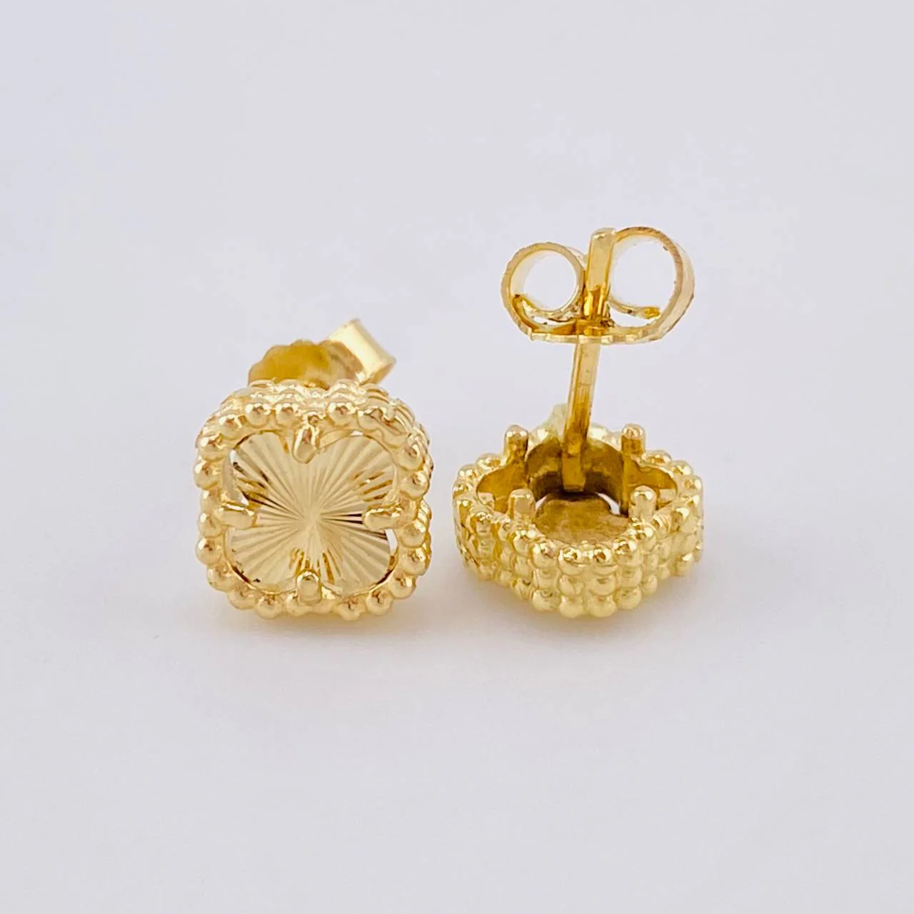 Topos Trebol Diamantado 1.95 g / 7.2 mm Oro Amarillo 18K - Image 3