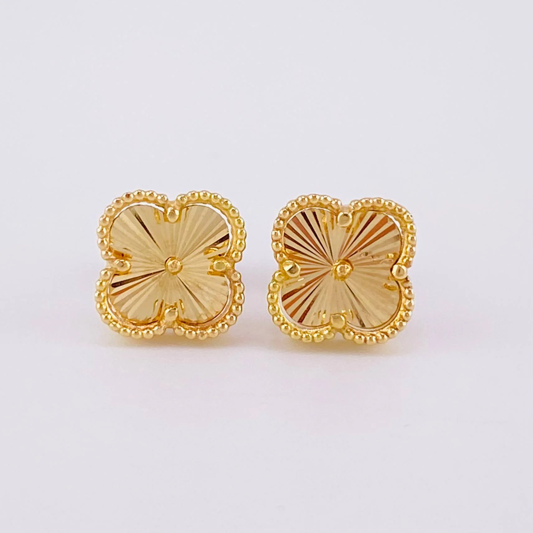 Topos Trebol Diamantado 3 g / 8.4 mm Oro Amarillo 18K