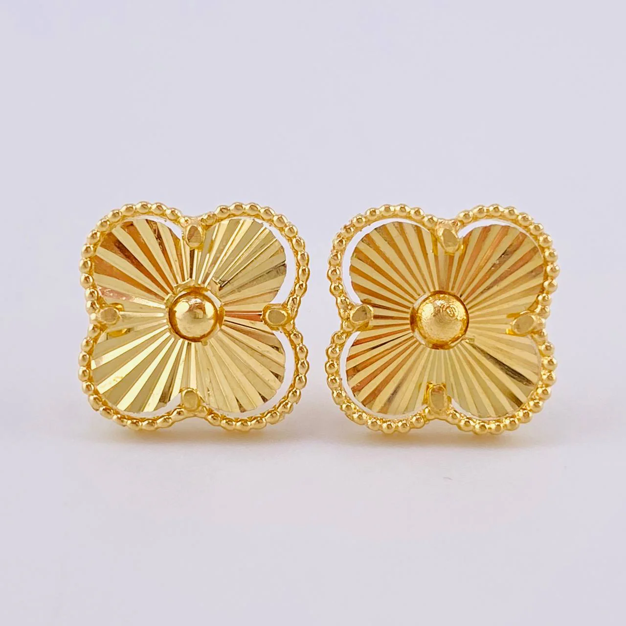 Topos Trebol Diamantados 3.5 g / 11.8 mm Oro Amarillo 18K