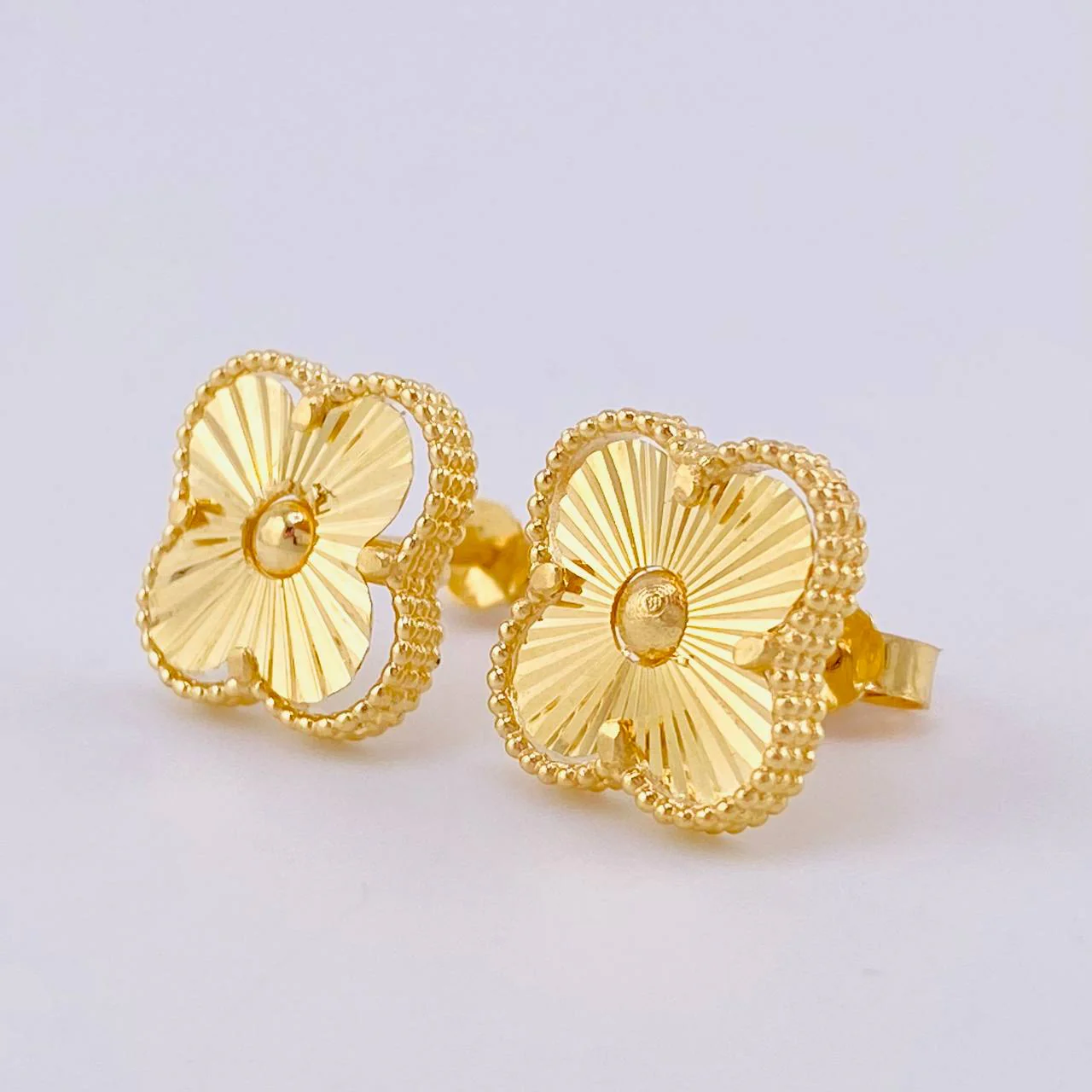 Topos Trebol Diamantados 3.5 g / 11.8 mm Oro Amarillo 18K - Image 2