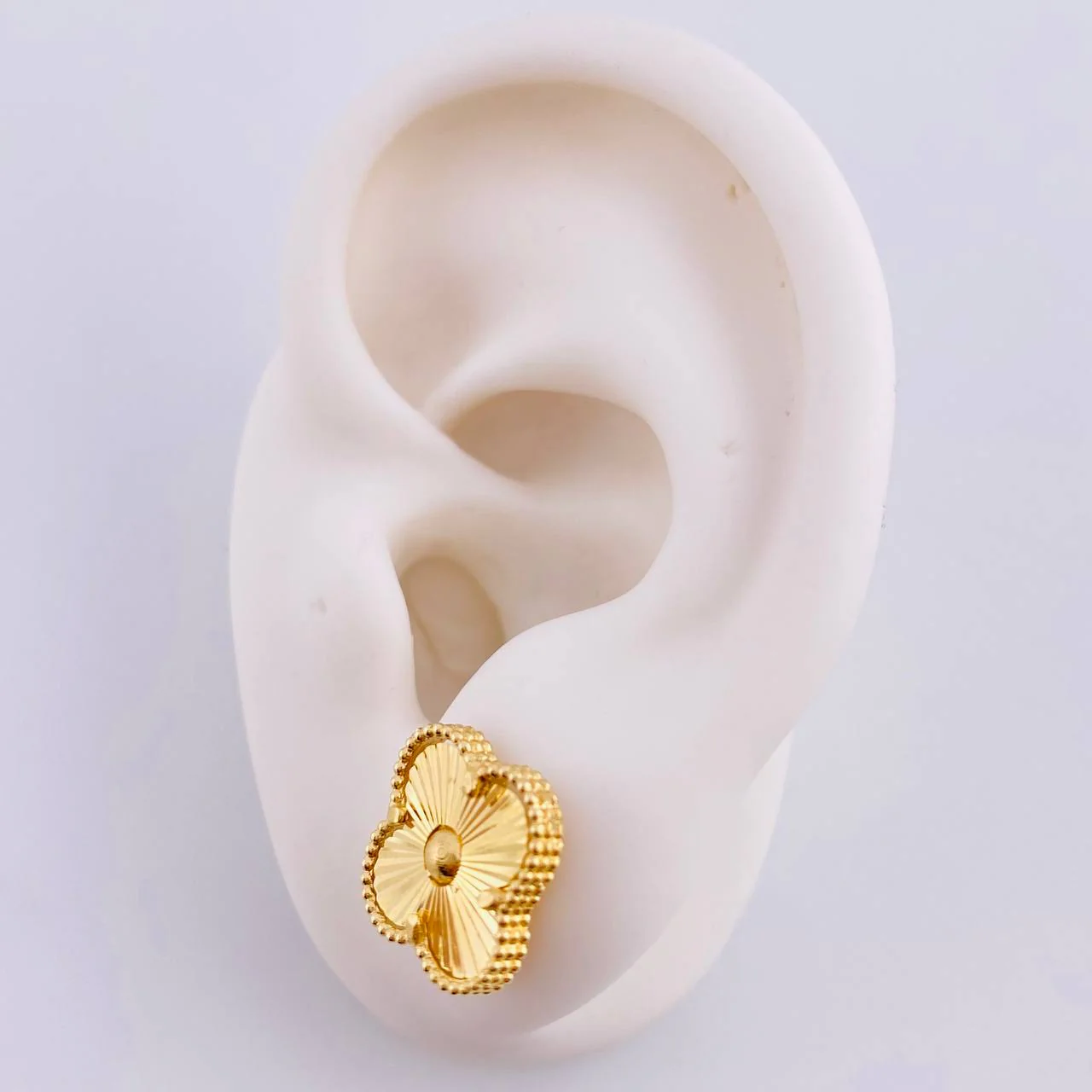 Topos Trebol Diamantados 3.5 g / 11.8 mm Oro Amarillo 18K - Image 4