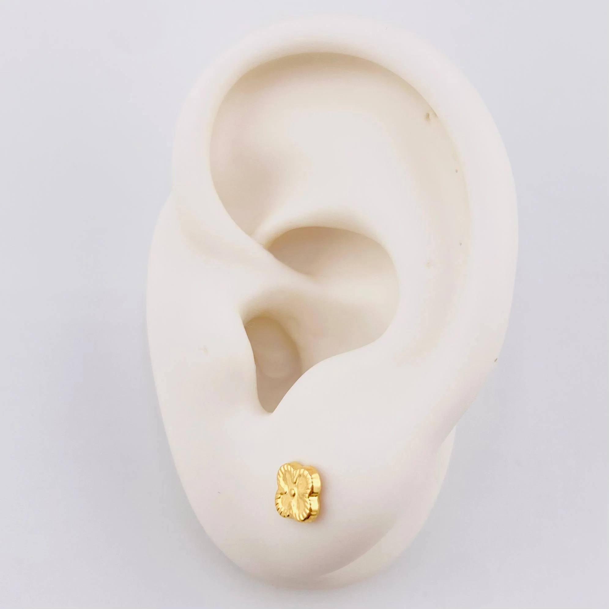 Topos Trebol Dorado 0.6gr / 5.5mm Oro Amarillo 18K - Image 4