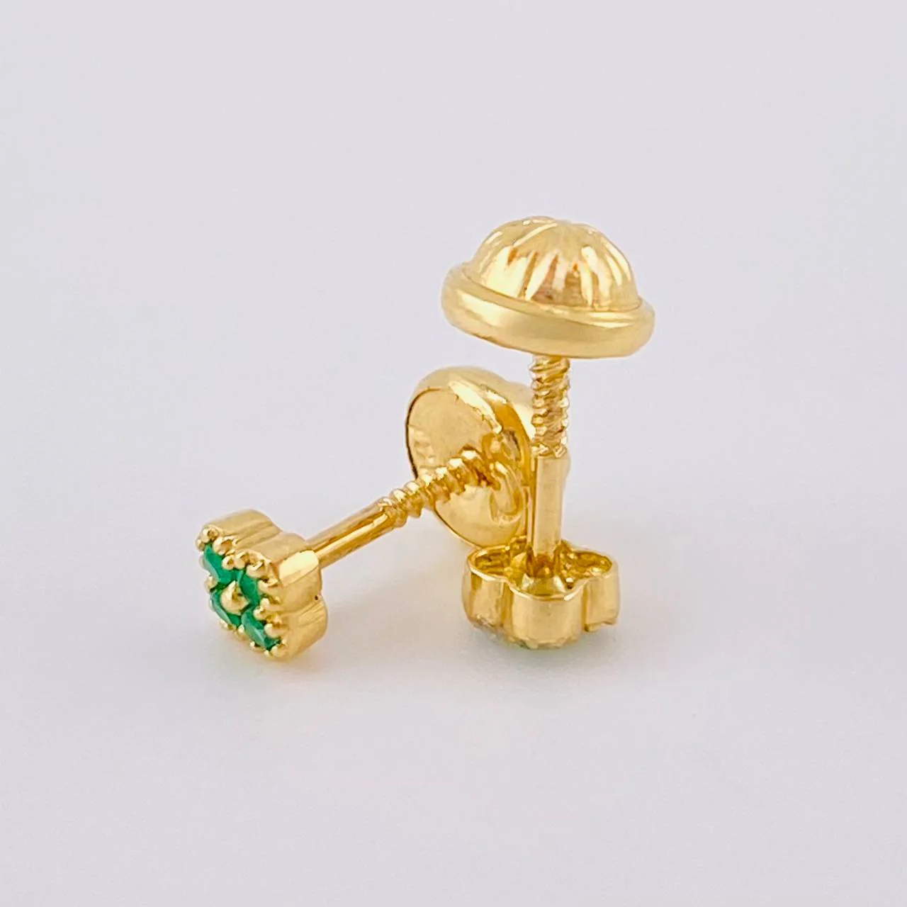 Topos Trebol Esmeraldas 6Pts 0.8 g / 4.25 mm Oro Amarillo 18K - Image 3