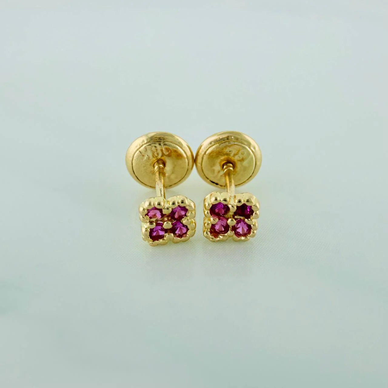 Topos Trebol Flor 0.6gr / 3mm Oro Amarillo 18K &
