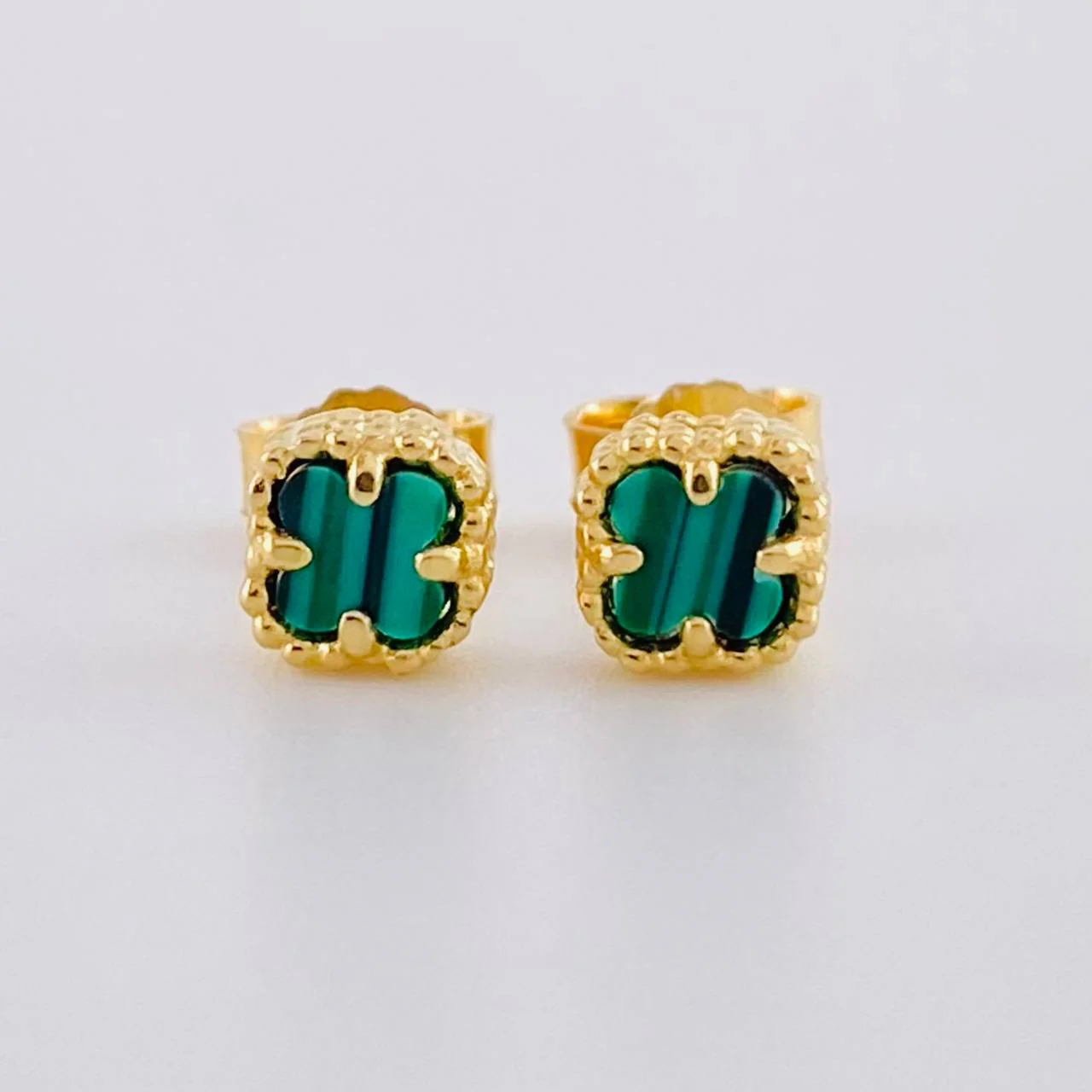 Topos Trébol Malaquita 1.2g / 5.05mm Oro Amarillo 18K