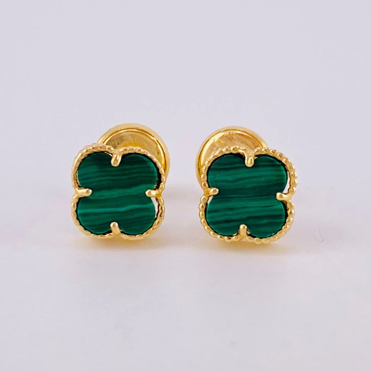 Topos Trébol Malaquita Verde 1.25 g / 6.3 mm Oro Amarillo 18K