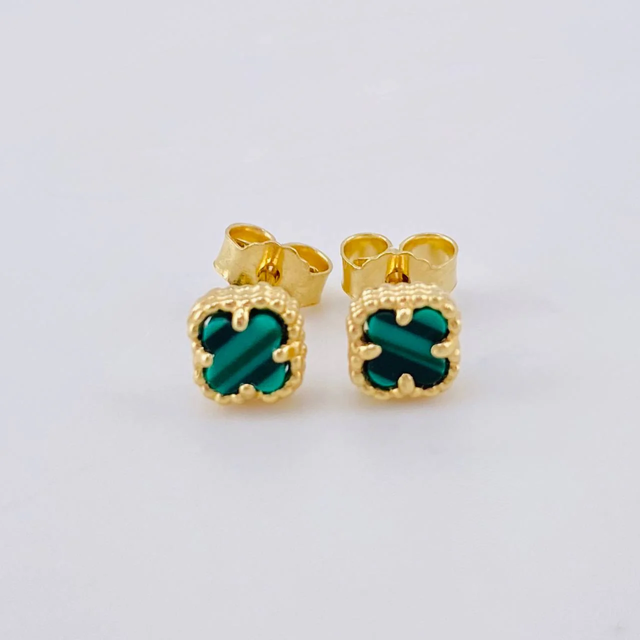 Topos Trebol Malaquita Verde 1.25 g / 7.25 mm Oro Amarillo 18K