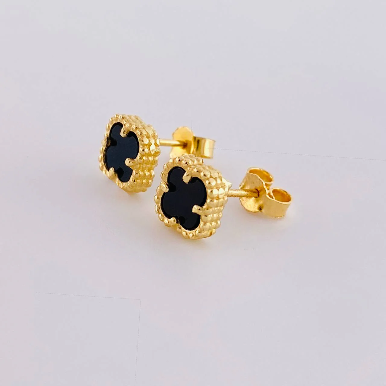Topos Trébol Ónix 2.05g / 7.3mm Oro Amarillo 18K - Image 2