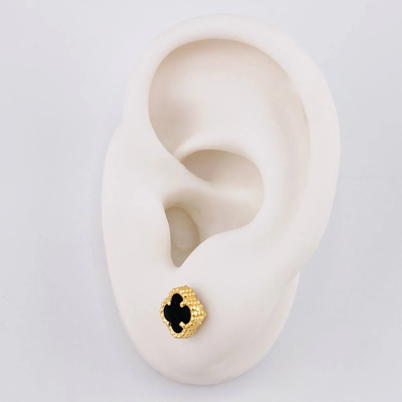 Topos Trébol Ónix 2.05g / 7.3mm Oro Amarillo 18K - Image 4
