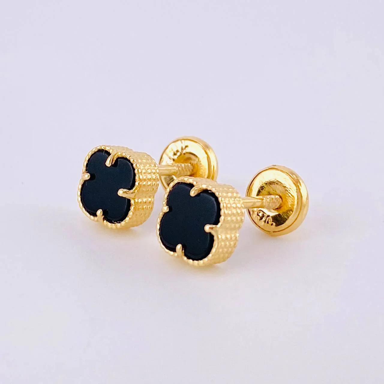 Topos Trébol Ónix Negro 1.35 g / 6.3 mm Oro Amarillo 18K - Image 2
