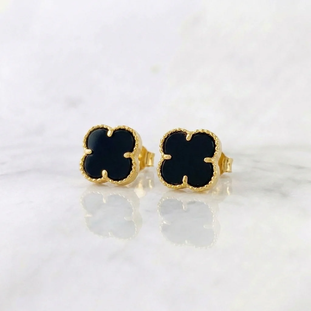 Topos Trebol Onix Negro 2.35 g / 8.4 mm Oro Amarillo 18K