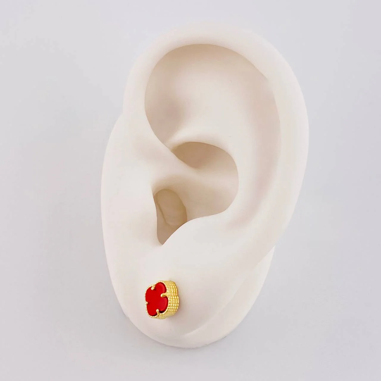 Topos Trébol Rojo 1.3 g / 6.3 mm Oro Amarillo 18K - Image 4