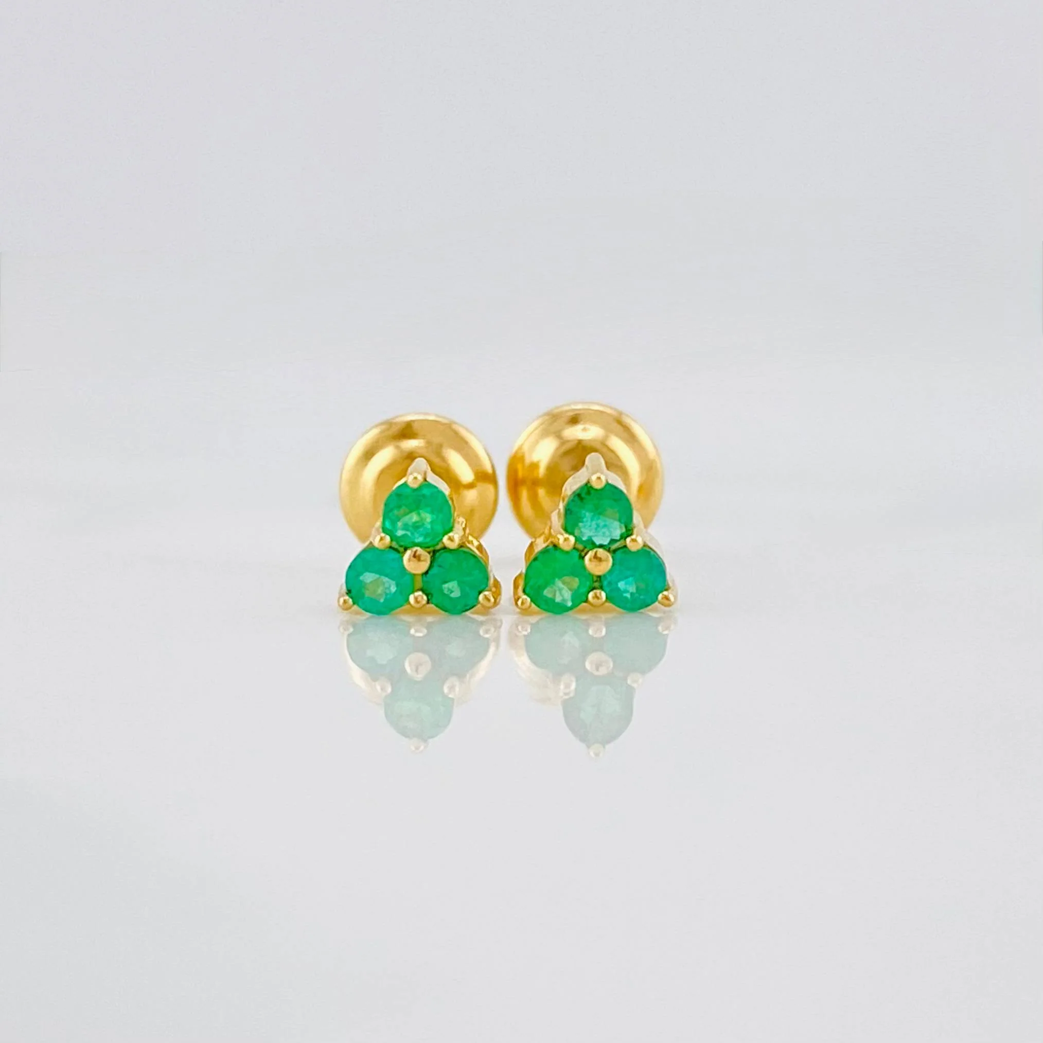 Topos Trio Esmeraldas 15 Pts 0.85 g / 4.4 mm Oro Amarillo 18K